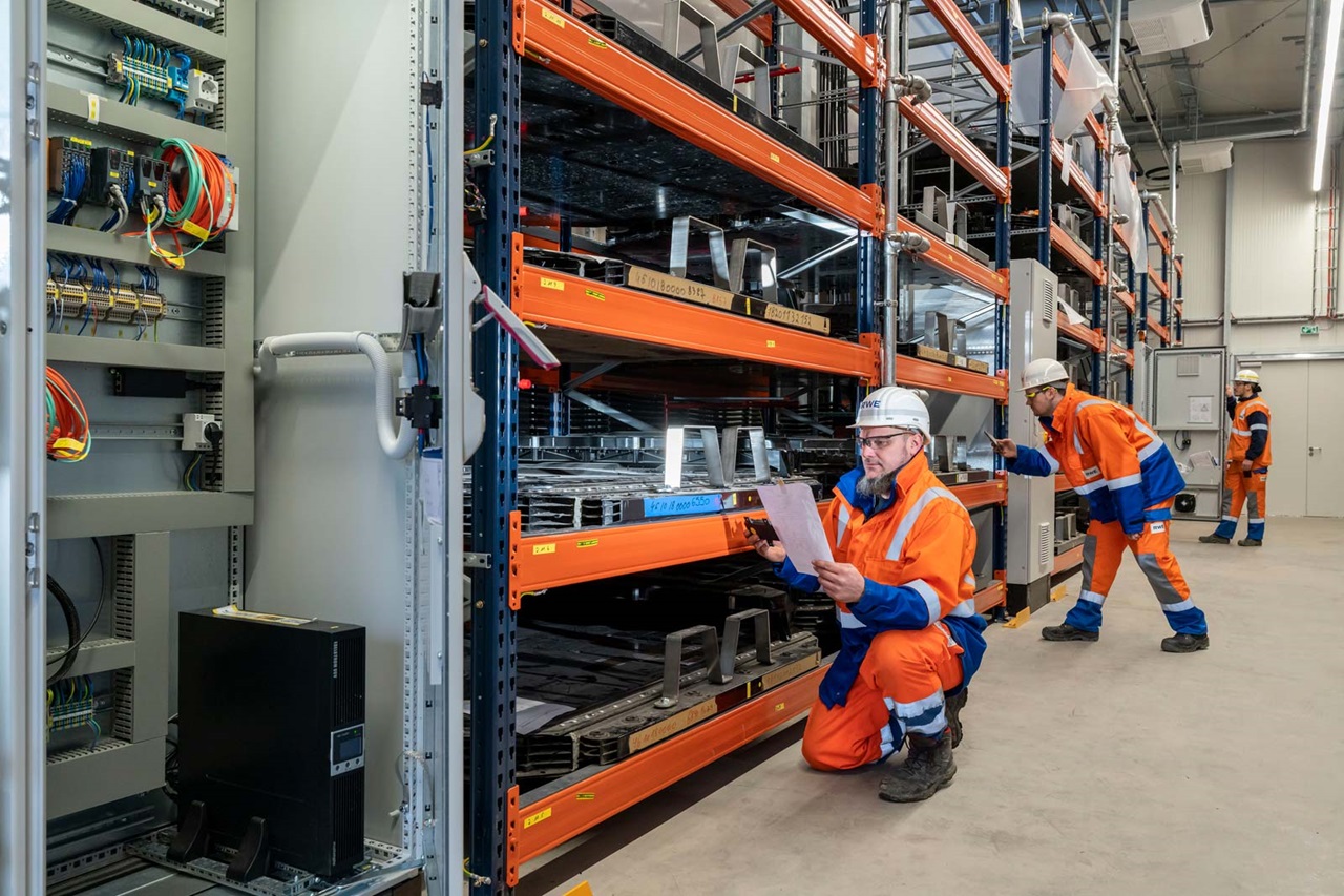 There is currently no widely accepted test methodology to assess the safety of second-life lithium-ion batteries (LiBs). However, a UK government study reveals two opposing views on their safety, raising concerns over whether such devices should be deploy